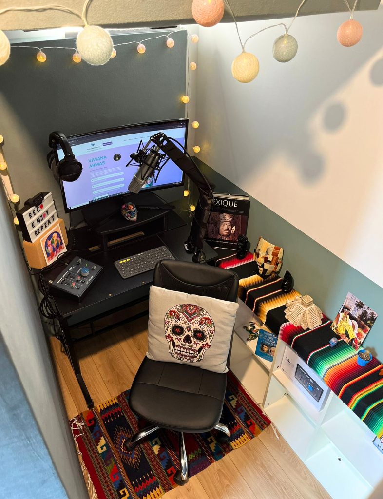 native mexican voice actor Viviana Armas home studio